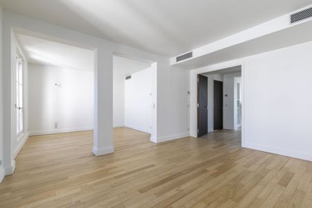 APPARTEMENT T4 A LOUER - PARIS 8EME ARRONDISSEMENT Faubourg du Roule 2 - 145.09 m - 7 000 € - Photo 4