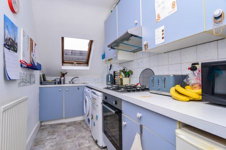 2 Bed Flat, Tooting Bec Gardens, SW16 - Photo 4