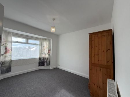 4 bedroom semi-detached house to rent - Photo 5