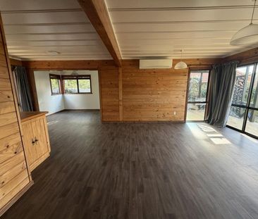 Spacious Recently Renovated Three Bedroom Home - Photo 4