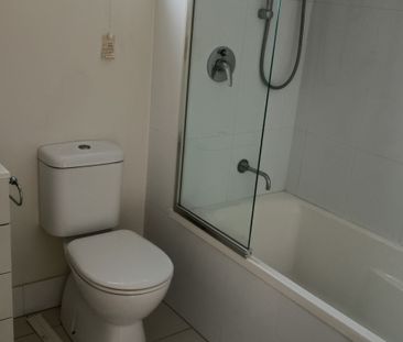 2 bed/2 bath Apartment in Great Location - Photo 4