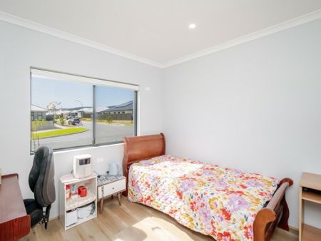 As new family home - ideal locaton - Photo 3
