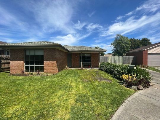 Beautiful Three-Bedroom Home in Sought-After Courtenay Gardens Estate! - Photo 1