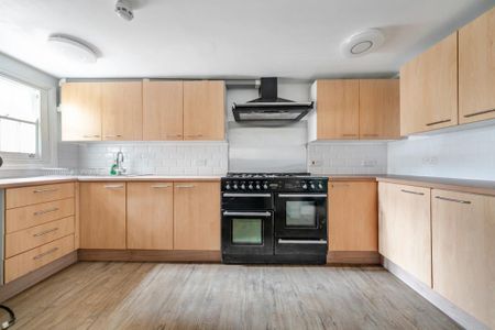 1 bedroom in a house share to rent - Photo 4