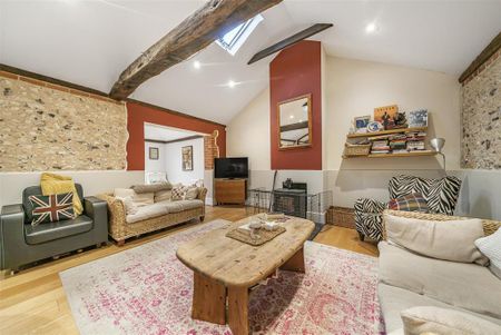 2 bedroom semi-detached house to rent - Photo 4