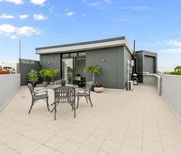 Amazing roof top Terrace showcasing CBD Skyline Views - Photo 4
