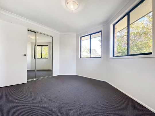 Spacious, Newly Renovated Townhouse - Photo 1