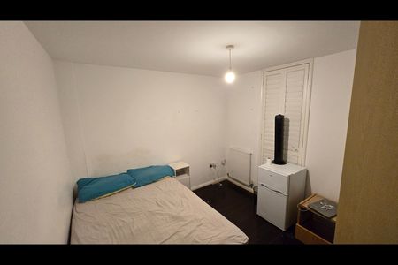 Room in a Shared House, Manchester, M11 - Photo 2