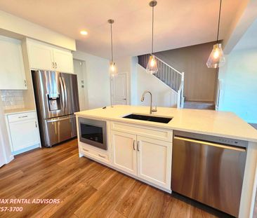 UPPER 2432 206 Street Northwest - Photo 3