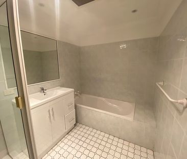 16/221A North Rocks Road, North Rocks NSW 2151 - House For Rent | D... - Photo 4