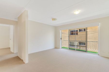 CENTRAL COOLANGATTA TWO BEDROOM UNIT - Photo 2