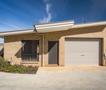 Single Level Townhouse with Lock up Garage - Photo 5
