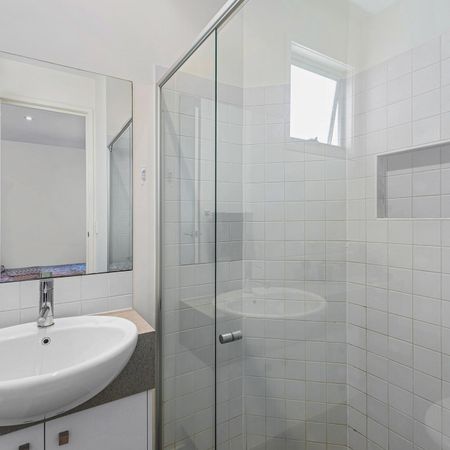 YERONGA - IMMACULATE AND MODERN 3-BED TOWNHOUSE WITH AIRCON IN DESIRABLE LOCATION! - Photo 2