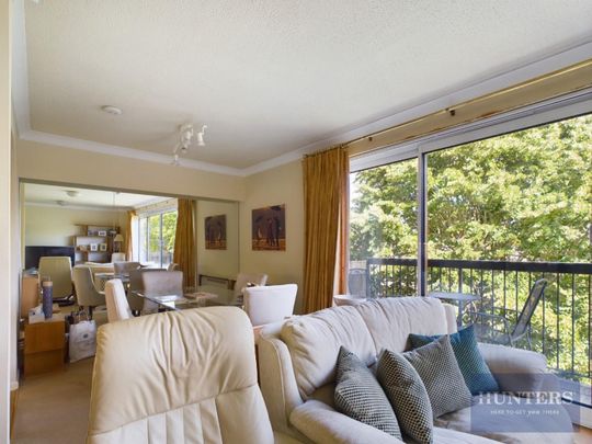 3 bedroom Flat To Let - Photo 1