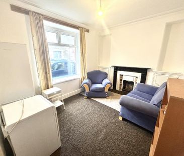 4 bedroom house of multiple occupation to rent - Photo 1