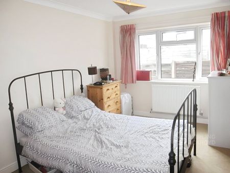 St Michaels Road, Aldershot, Hants, GU12 4JE - Photo 5