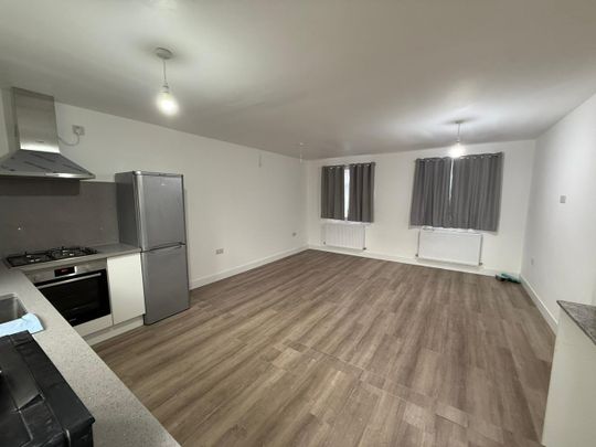 2 Bed Terraced House, Florence Street, E16 - Photo 1