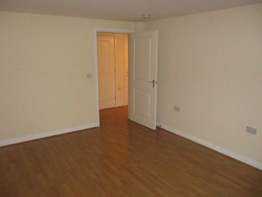 3 bedroom flat to rent - Photo 1