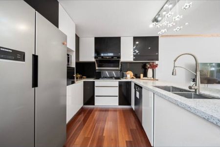 Darlington - Photo 3