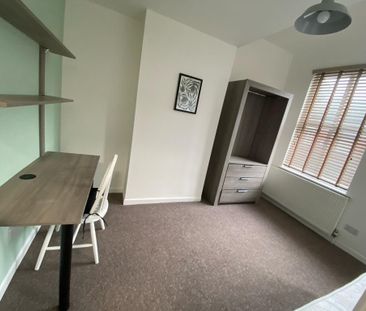 6 bedroom house to rent - Photo 3