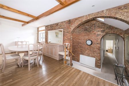 Between Streets, Cobham, Surrey, KT11 flat to rent - Photo 3