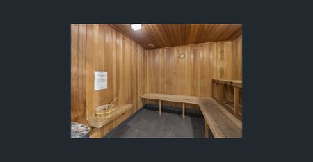 Near-New 2-Bedroom, 2 Bathroom & 2 parking space Apartment with VIEW - Photo 4