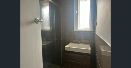 GREAT LOCATION! - Photo 4