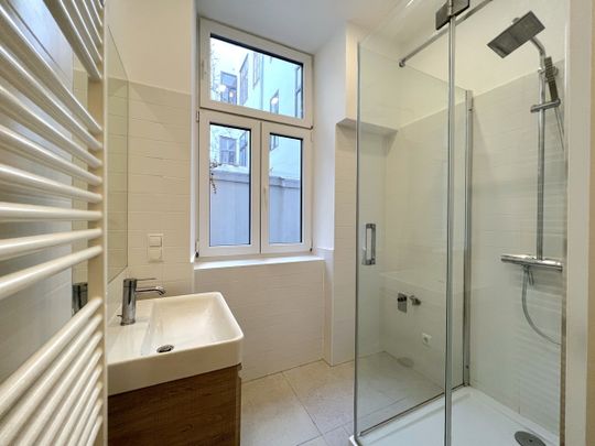 Ruhige 2-Zimmer-Altbauwohnung mit Terrasse - Photo 1