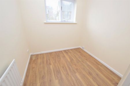 3 bedroom house to rent Peppercorn Close, Colchester, CO4 - Photo 3