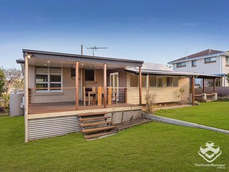 FULLY RENOVATED FAMILY HOME WITH DECKING - Photo 4