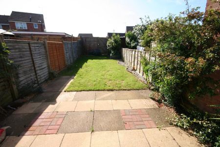 2 bedroom terraced house to rent - Photo 2