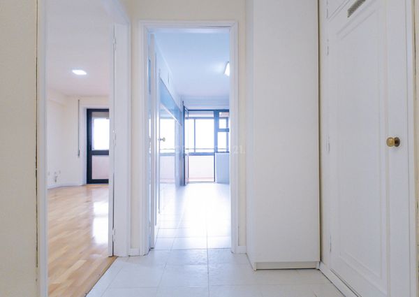 APARTAMENTO T2 VARANDA .- BOAS ÁREAS - arrecadação