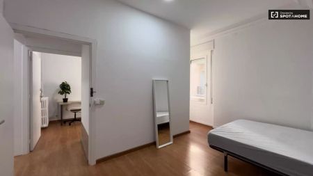 Room in a shared 15-bedroom apartment for rent in Sant Gervasi Galvany - Photo 5