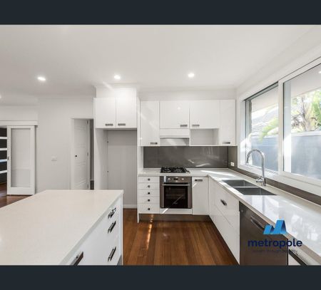 2/12 Byron Street, Brighton, Vic 3186 - Photo 2