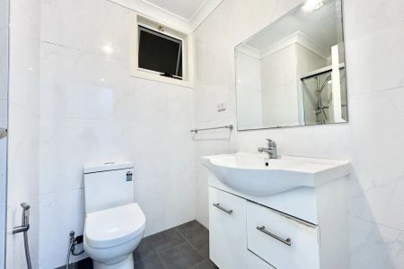Private and peaceful three-bedroom granny flat in a highly convenient setting - Photo 5