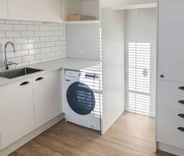 CITY CENTRE - THREE BEDROOMS PLUS OFFICE, OFF STREET PARK - Photo 4