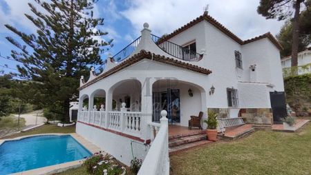 Luxury Villa for rent in Marbella, Andalusia - Photo 2