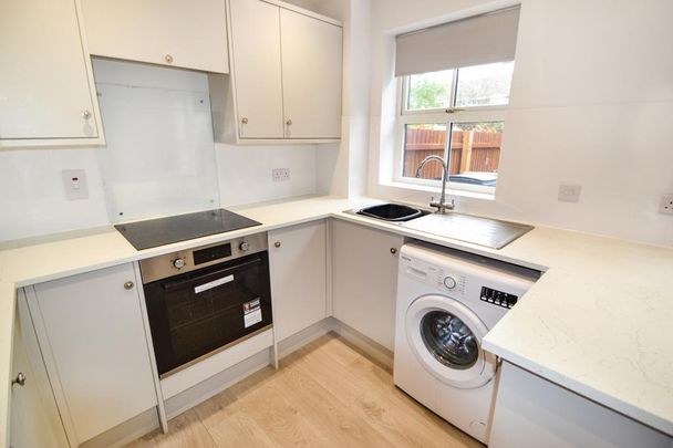 3 bedroom end of terrace house to rent - Photo 1