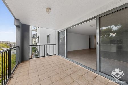 Large unit with views - Photo 5