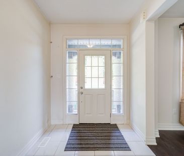 For Lease - 73 Sharonview Crescent, East Gwillimbury, Ontario - Photo 3