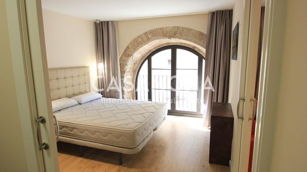 Spacious 2 Bedroom Apartment next to La Rambla - Photo 1