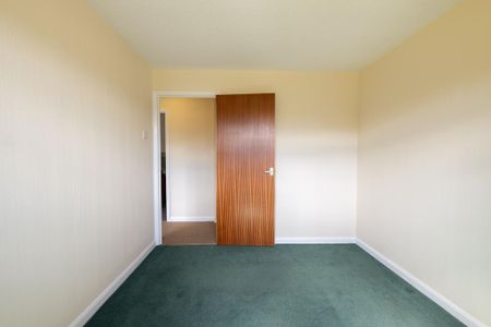 3 bedroom detached bungalow to rent - Photo 4