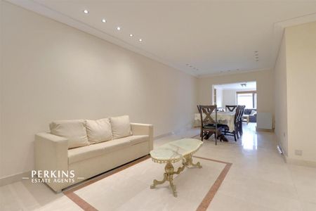 4 bedroom semi-detached house to rent - Photo 2