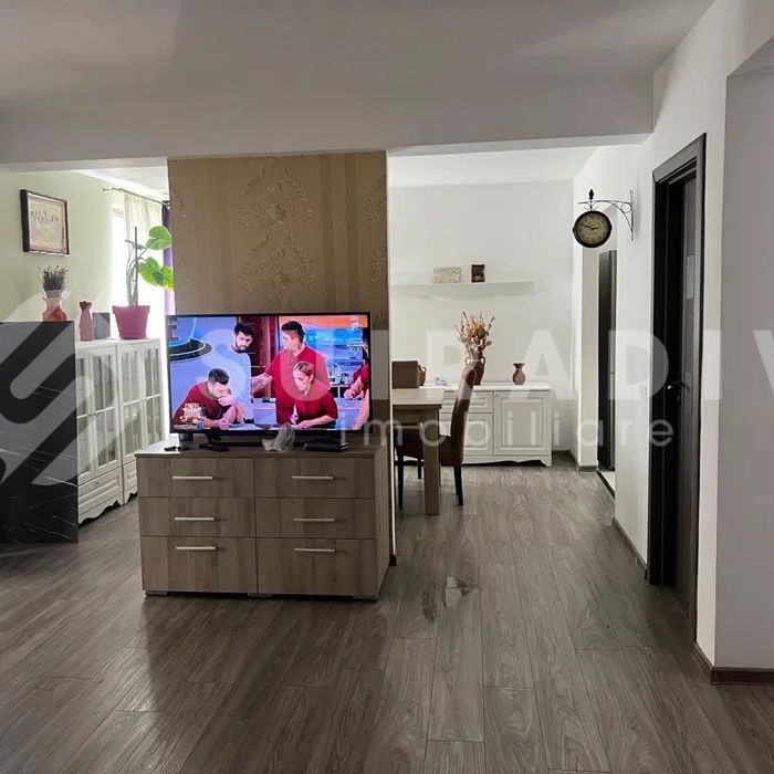 Casa tip duplex, curte separata, 3 parcari- Floresti, zona Eroilor - Photo 1