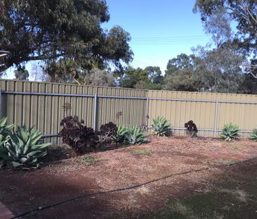 DELIGHTFUL 2 BEDROOM UNIT IN A QUIET GROUP! - Photo 6