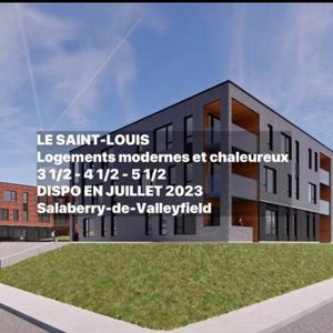 PROMO 1 MOIS GRATUIT Le St-Louis: 3 1/2; 5 1/2 Logement luxueux! Cour / jardin intérieur. Internet Inclus ! Libre maintenant ! - Photo 2