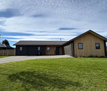 Lake Hāwea Charm - Photo 2