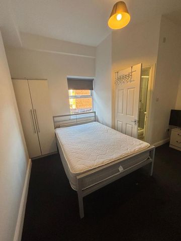 4 bedroom house of multiple occupation to rent - Photo 3