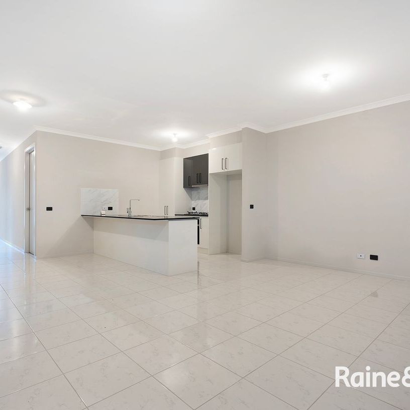 Brand new Family Home in Cranbourne East - $600/week - Photo 1