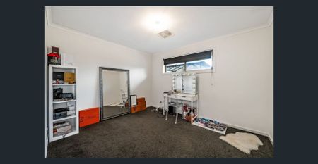 Experience the perfect blend of comfort and modern living at this beautifully presented home! - Photo 5